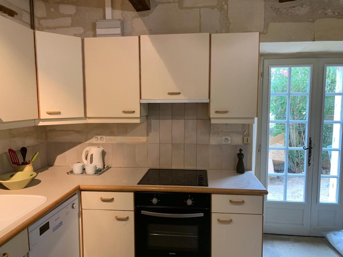 Gite De La Tour Des Abbes Fontvieille Eksteriør billede